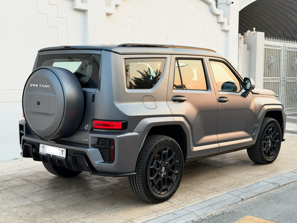 Tank 700 2026 Matte Gray  - 3