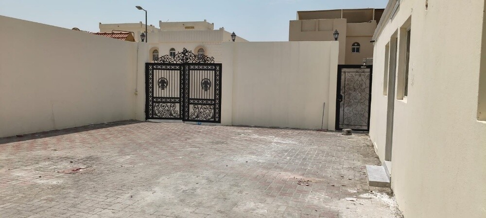 للبيع فيلا معيذر خلف وذنان مول - 3