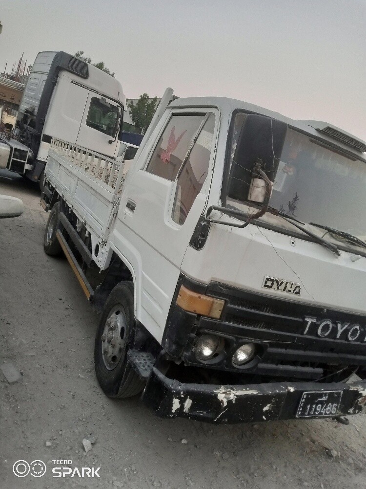 Mitsubishi pickup - 2