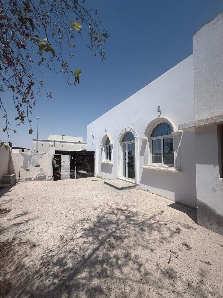 للبيع او الايجار بيت مبيرك 1200 م - 4