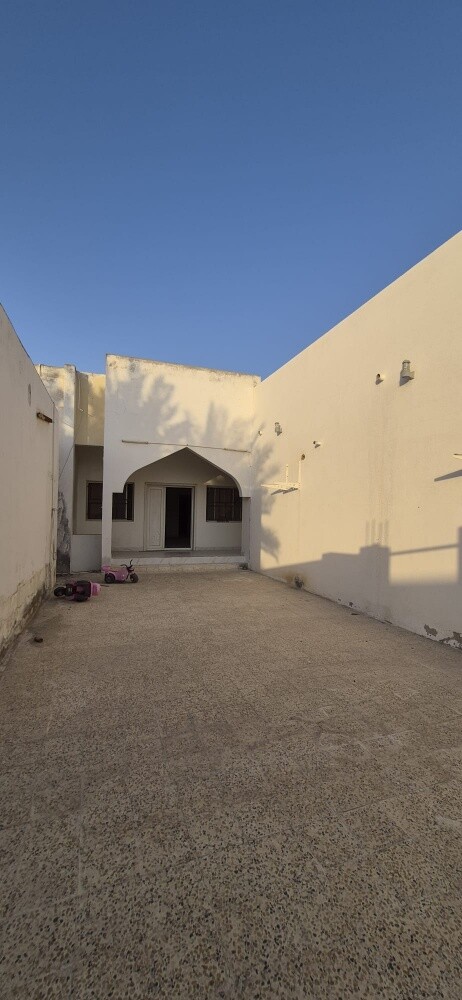 للبيع او الايجار بيت مبيرك 1200 م - 2
