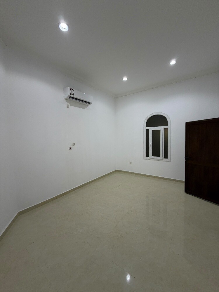 فيلا في الدفنة - 11