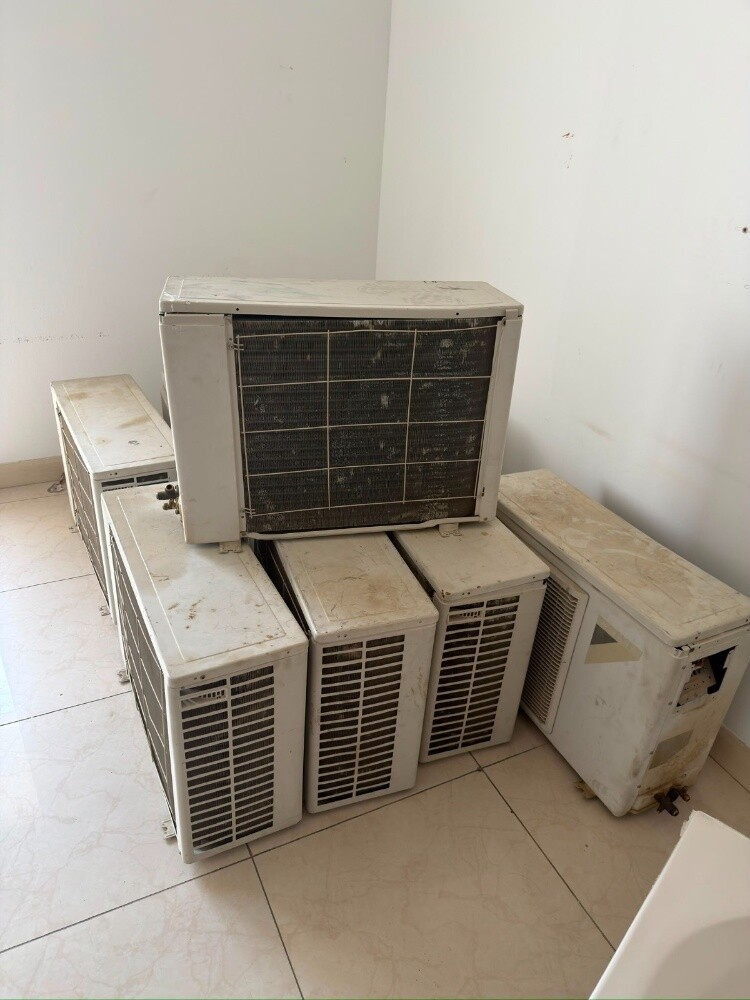 Buying used And damaged Ac, working - 1