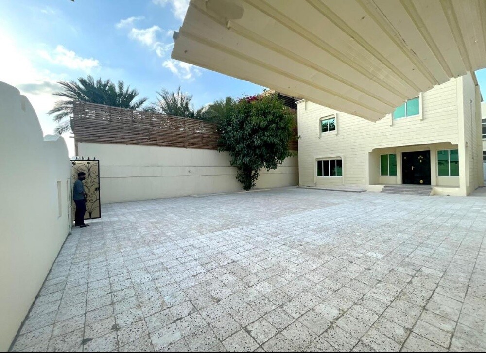 للبيع فيلا مؤجرة بالمشاف 583م - 7