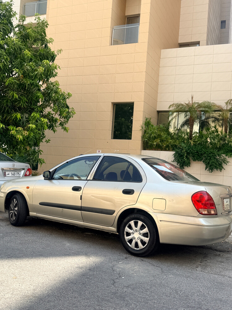 NISSAN SUNNY JAPAN 2009 - 4