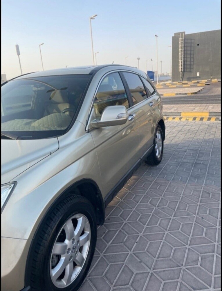 سيارة هوندا سي ار في موديل ٢٠٠٧ ممشى ٣٠٠٠٠٠ فل اوبشن كل شي شغال فتحه شاشه كمره خلفية الاستماره لين 06/09/2027 - 1