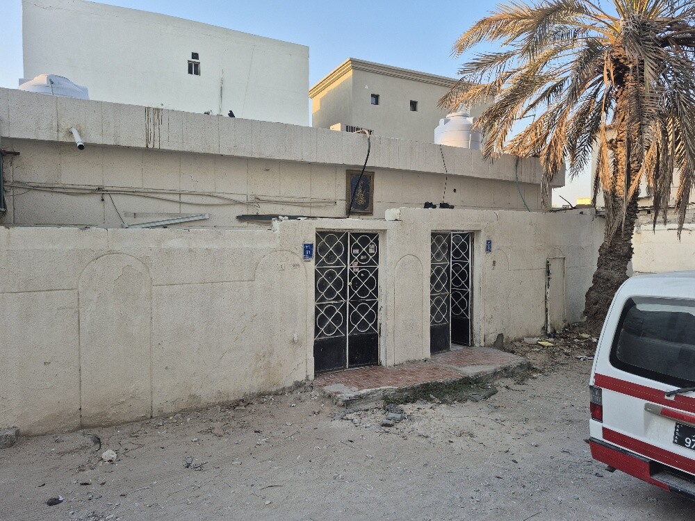 للبيع ٢ بيوت شعبي مؤجرة ٨٠٠٠ - 3