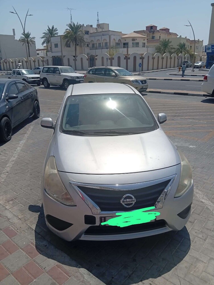 للبيع سياره نيسان صنى - 1