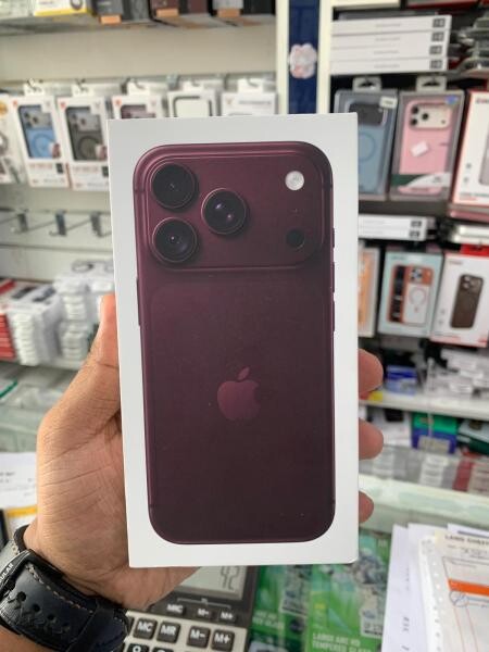 Apple iPhone 18 Pro 256GB Burgundy - 2
