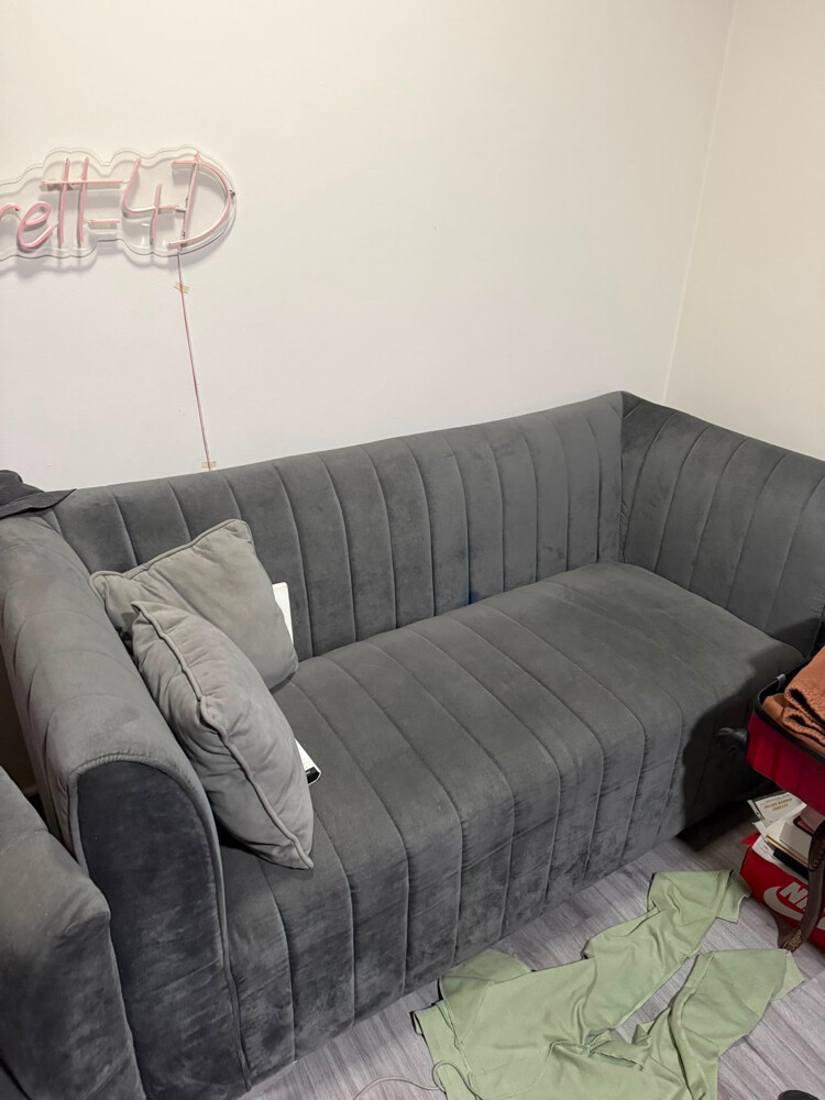 A nearly new sofa set consisting of - 2