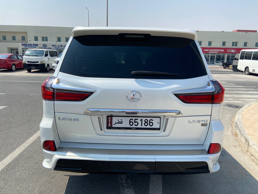 Lexus 2019 white  - 6