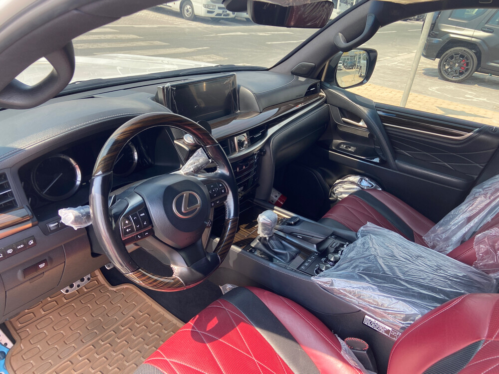 Lexus 2019 white  - 8