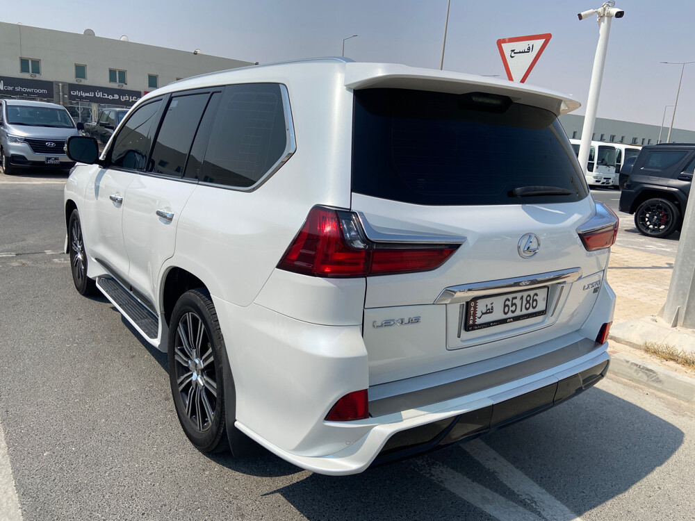 Lexus 2019 white  - 3