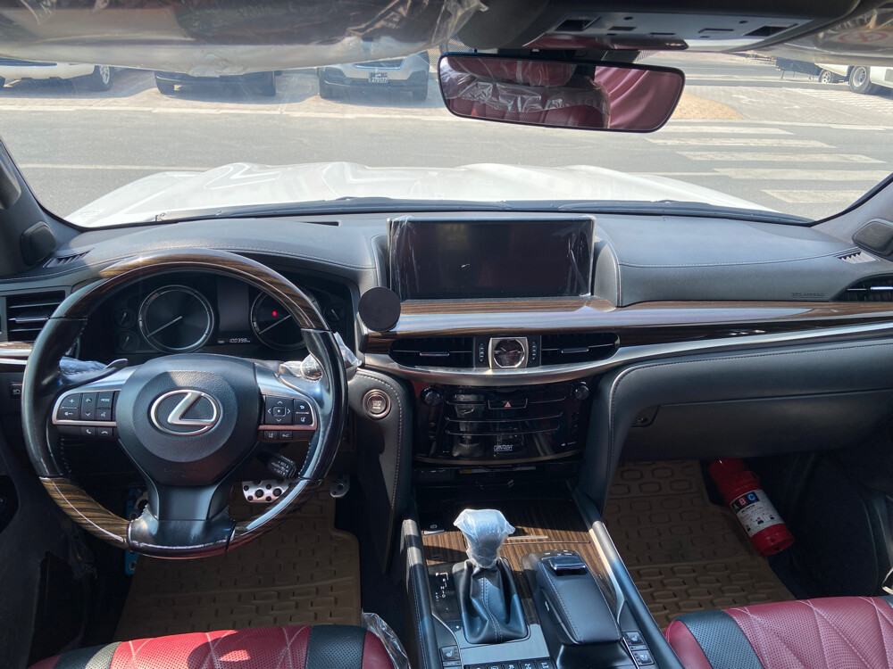 Lexus 2019 white  - 9