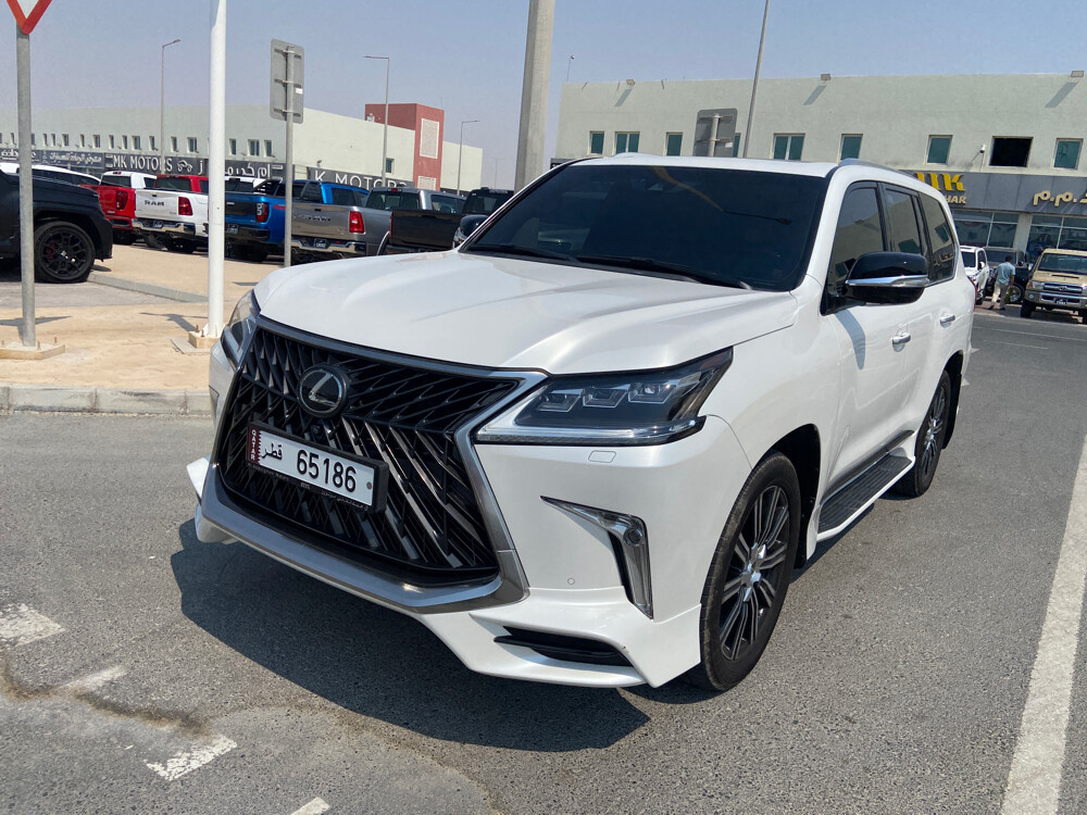 Lexus 2019 white  - 2