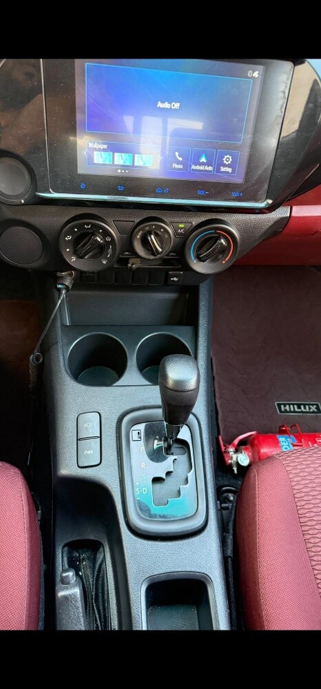 Hilux 2024 Automatic - 11