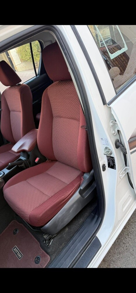 Hilux 2024 Automatic - 12