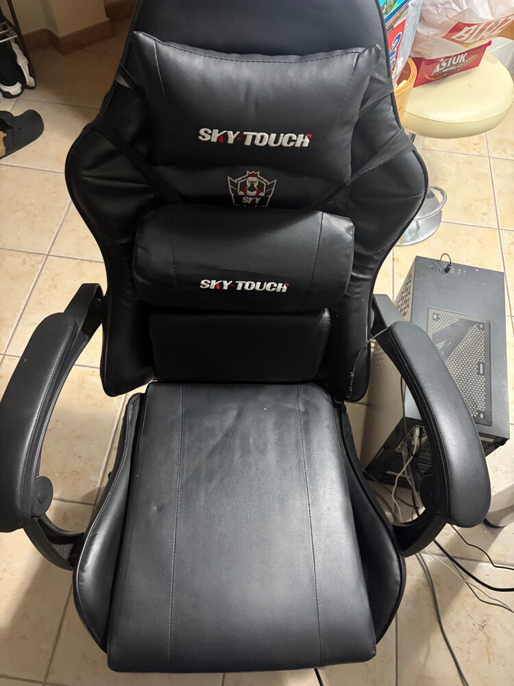 gaming pc and gaming chair  - 2