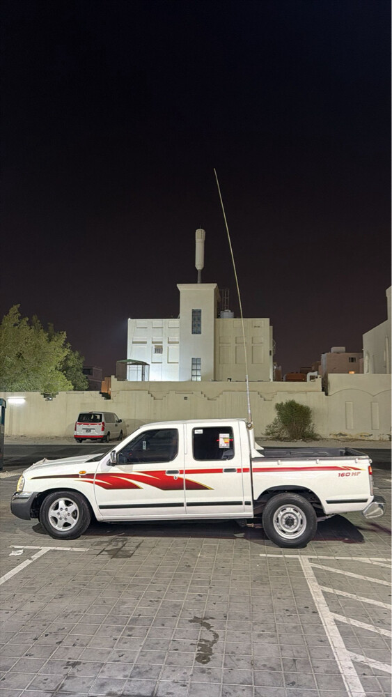 Nissan pickup - 4