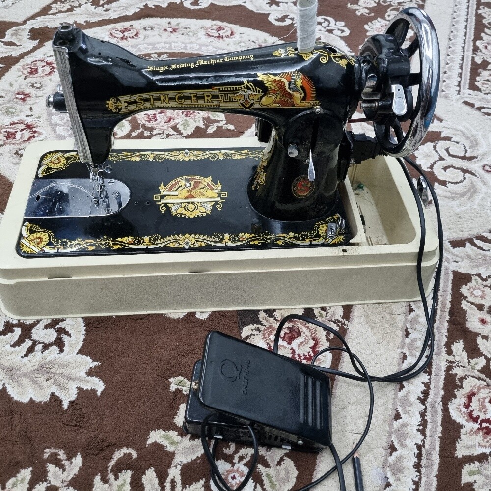 SINGER SEWING MACHINE - 1