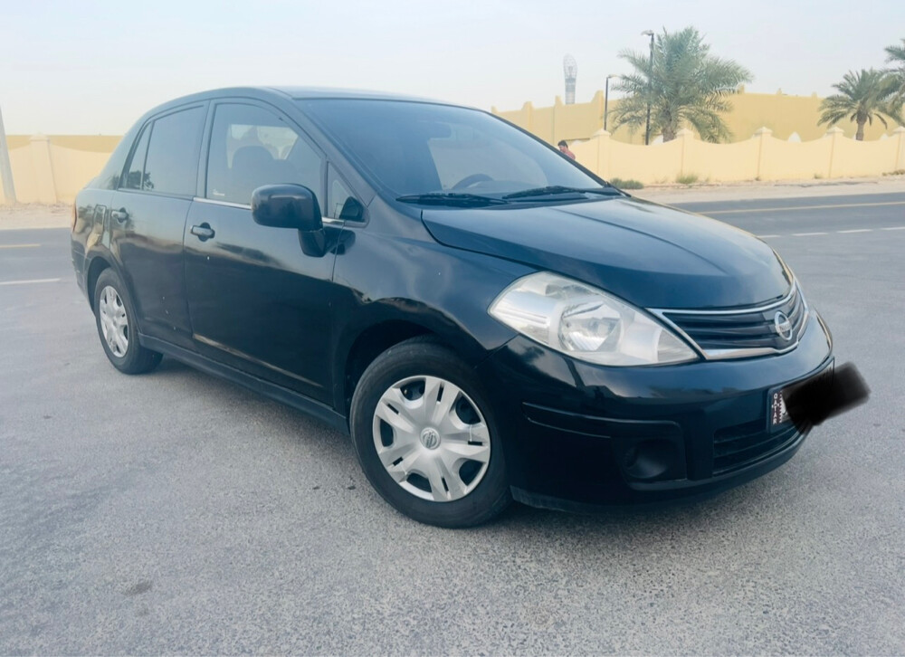 nissan tida - 2