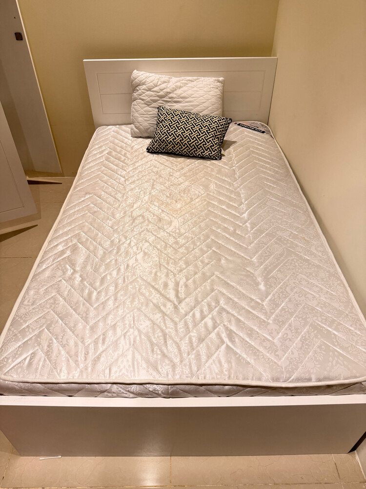 Single bed with mattress - Wardrobe - 1