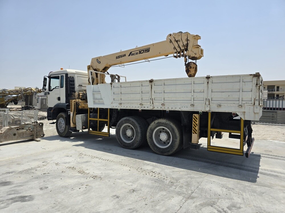 2008 MAN boom truck with crane - 2