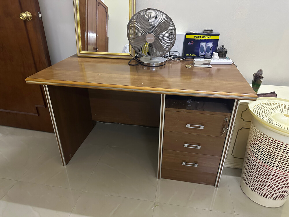 طاولة مكتب - 1