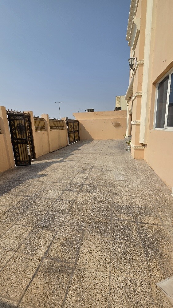 Villa for rent in Al Wukair, Jari M - 15