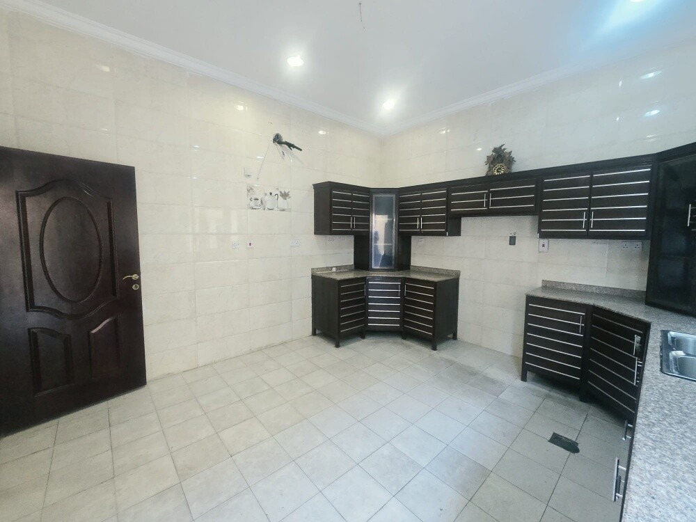Villa for rent in Al Wukair, Jari M - 19