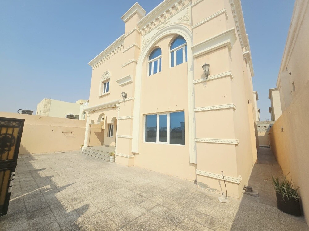 Villa for rent in Al Wukair, Jari M - 3