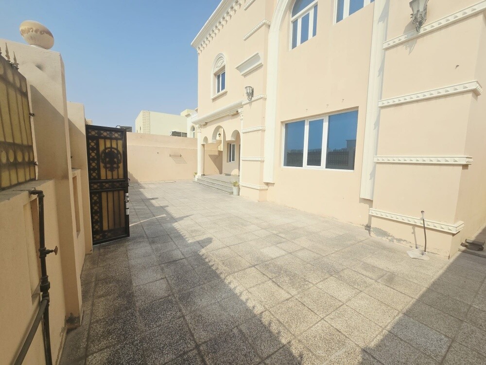 Villa for rent in Al Wukair, Jari M - 2