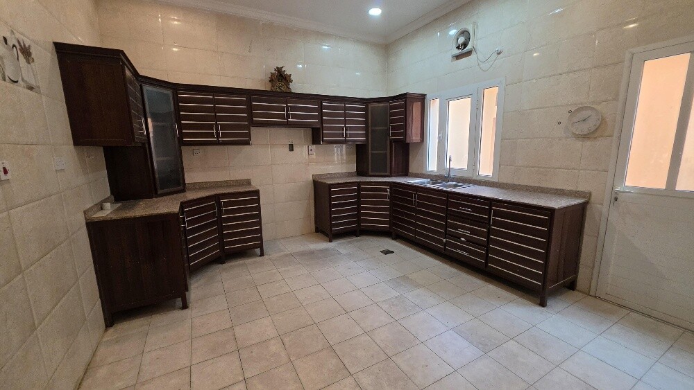 Villa for rent in Al Wukair, Jari M - 9