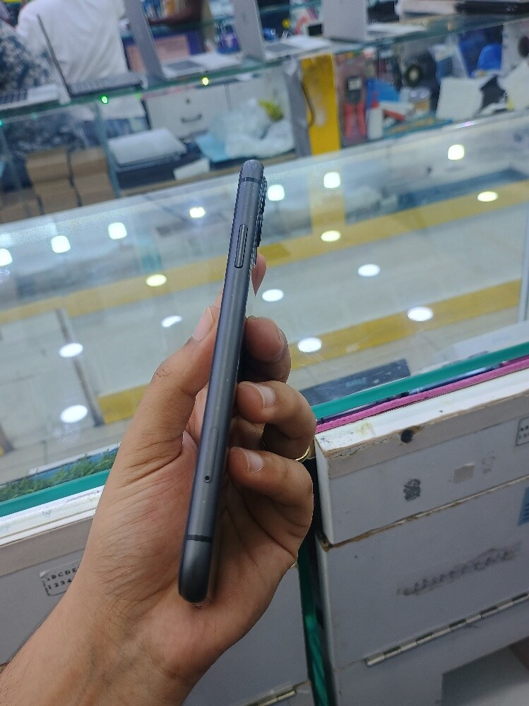 iPhone 11 - 3