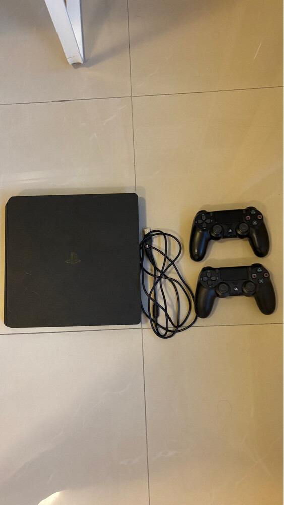 PlayStation 4 - 1