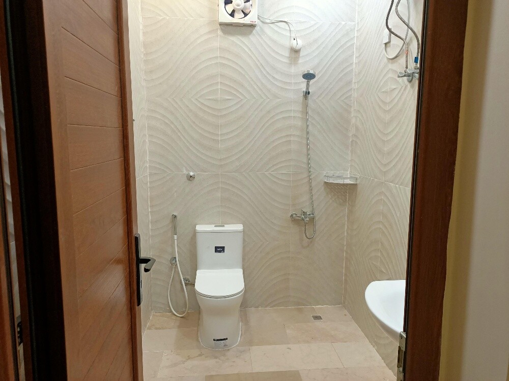 For rent: A furnished apartment - 6