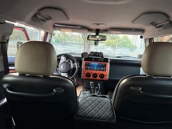 FJ - 2013 - Excellent Condition - 10
