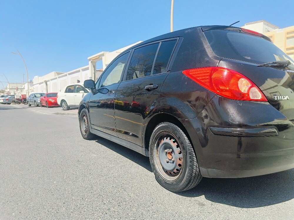 Nissan Tiida Hatchback 2011 - 10
