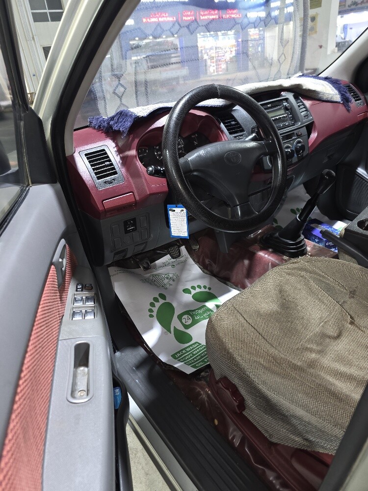 TOYOTA HILUX - 1