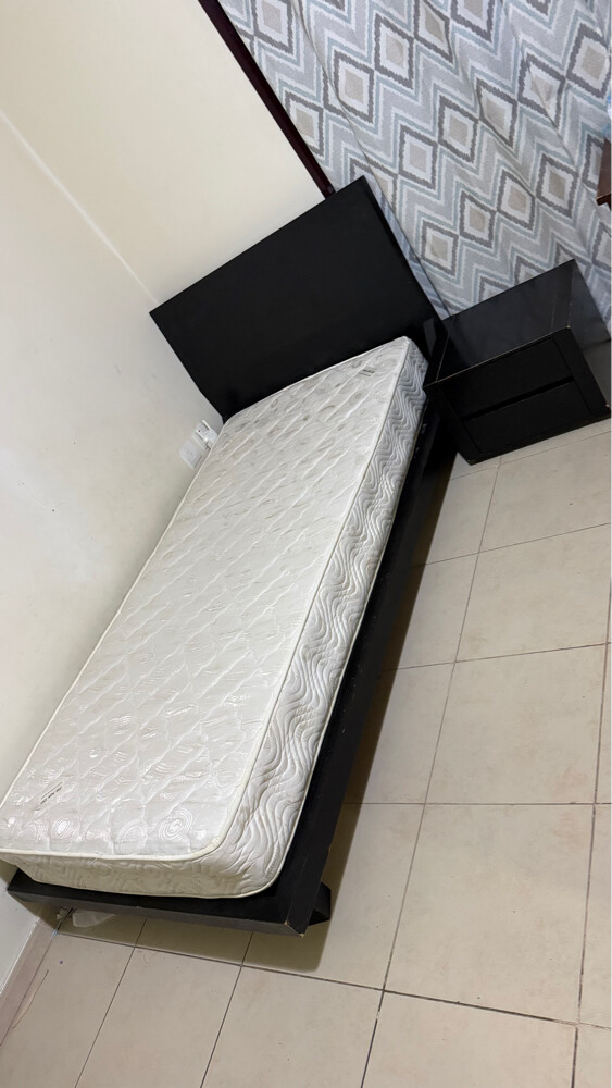 2 Single Beds with Mattresses & 2 S - 2
