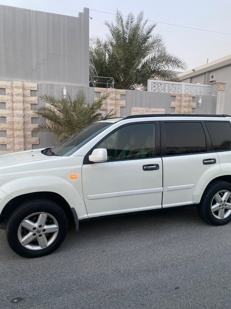 Nissan xtrail 2012 urgent sale - 2