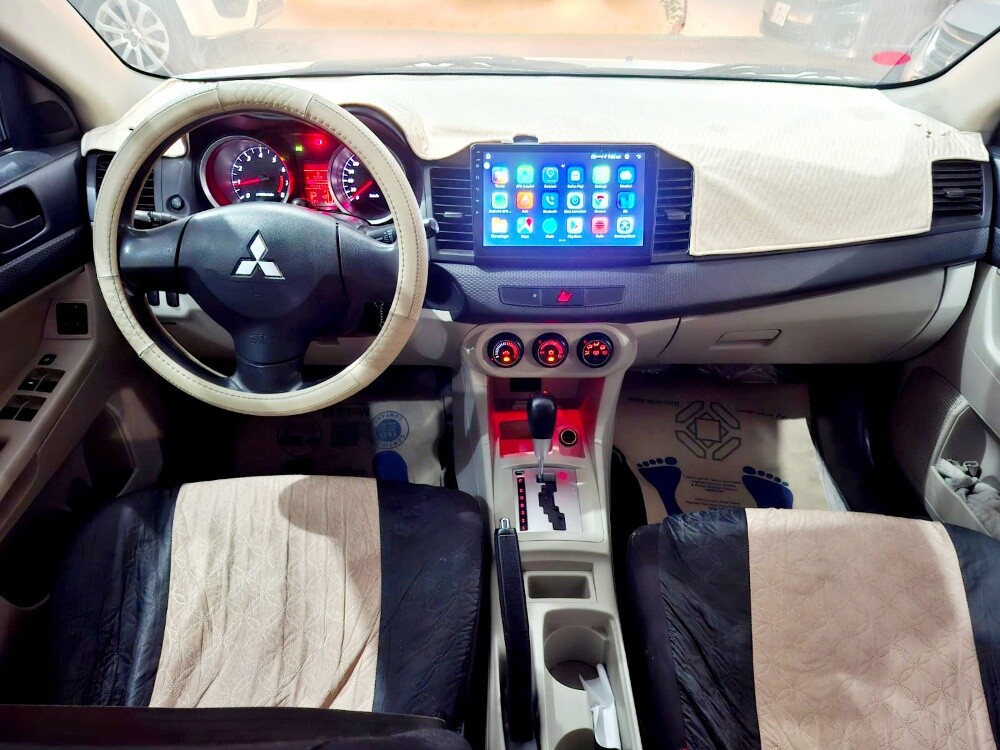 Alhamdulillah engin, gearbox,A/C,everything is good 6 minor accident km 251360 istemara April 2027 just buy and drive please call or WhatsApp 55011481 - 7