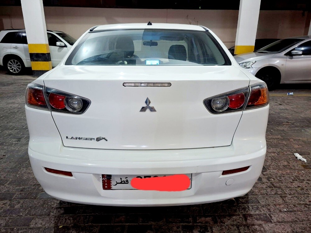 Alhamdulillah engin, gearbox,A/C,everything is good 6 minor accident km 251360 istemara April 2027 just buy and drive please call or WhatsApp 55011481 - 1