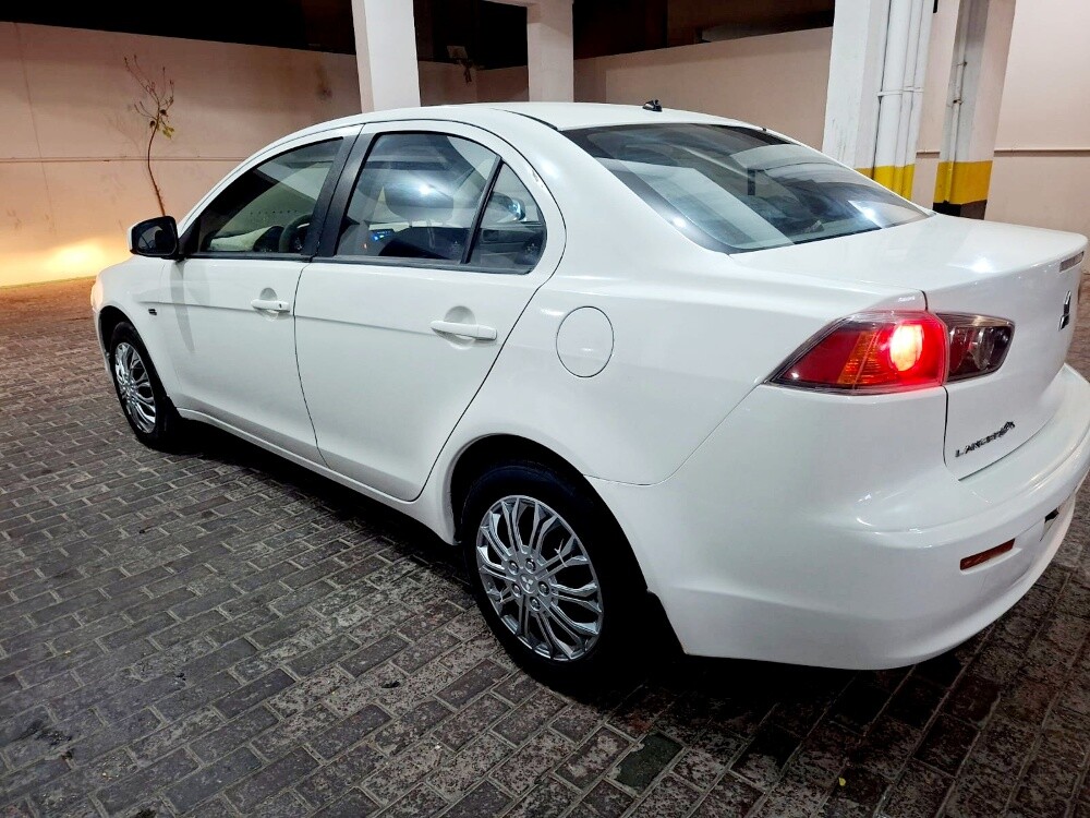 Alhamdulillah engin, gearbox,A/C,everything is good 6 minor accident km 251360 istemara April 2027 just buy and drive please call or WhatsApp 55011481 - 2
