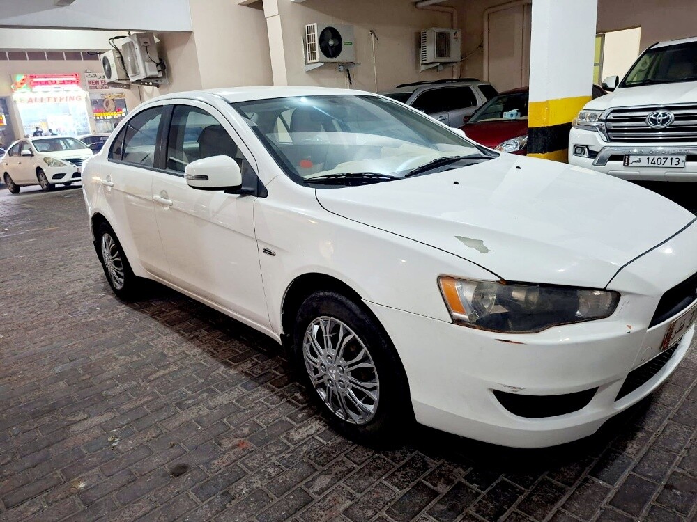 Alhamdulillah engin, gearbox,A/C,everything is good 6 minor accident km 251360 istemara April 2027 just buy and drive please call or WhatsApp 55011481 - 5