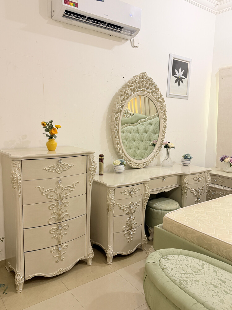 For Sale Luxury King Bedroom set - 8