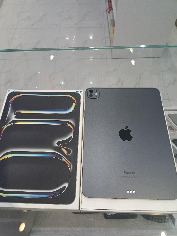 ipad 11" M4 (256)gb wifi 100%batter - 1