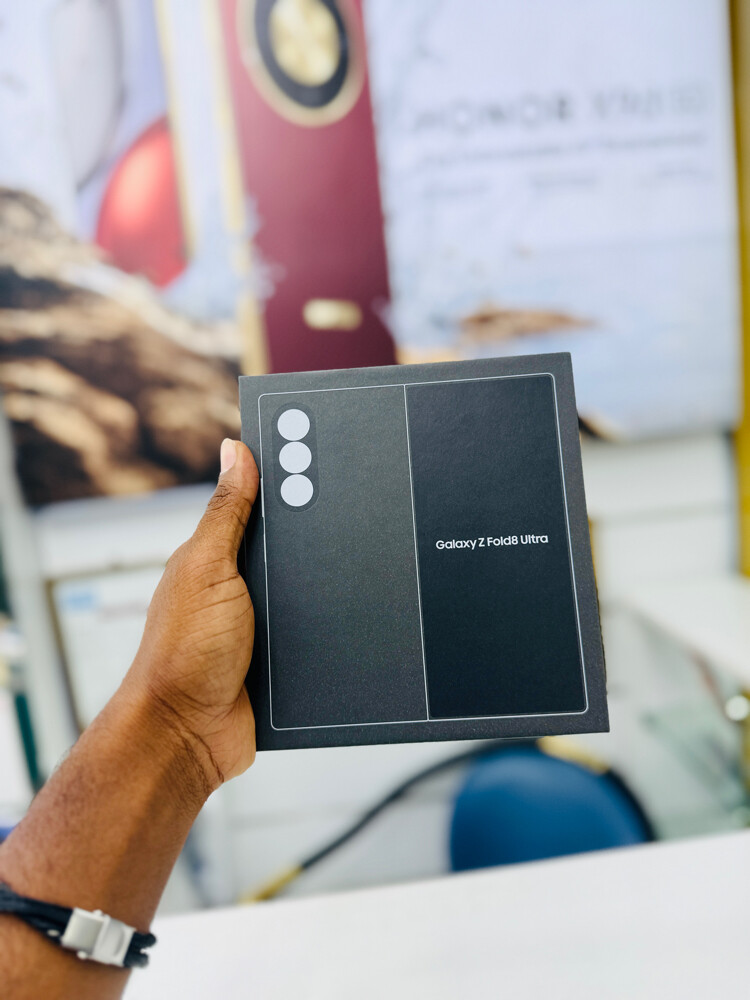 Samsung Galaxy Z Fold 8 Ultra  - 7