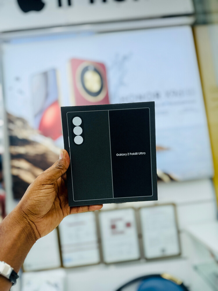 Samsung Galaxy Z Fold 8 Ultra  - 6
