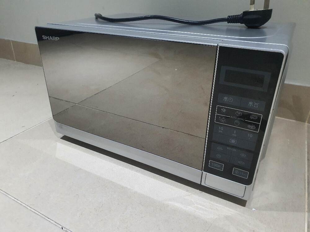 Sharp Microwave 20L - 1